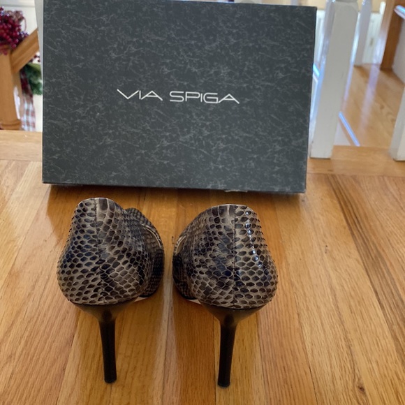 Snakeskin pumps - Picture 2 of 6